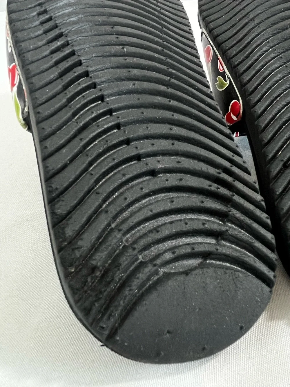Nike Kawa Cherry Slide SE Sandals with White Swoosh Youth Size 3